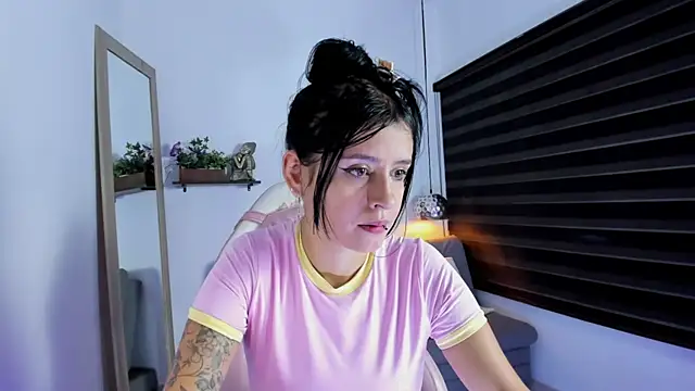 Snapshot of yenny_garcia chatting on June 2026 05:45:02 PM yenny garcia online show from June 2026 05:45:02 PM
