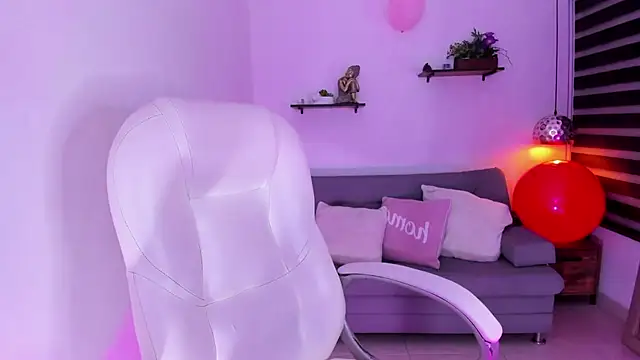 yenny garcia online show from November 2025 05:49:02 PM