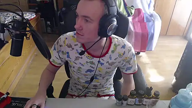 BabyDracoDarkfang online show from April 2026 01:50:01 PM