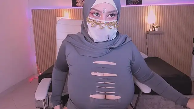 cloe sirena online show from April 2026 02:10:01 PM