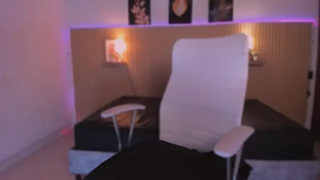 cloe sirena online show from April 2026 02:01:05 PM