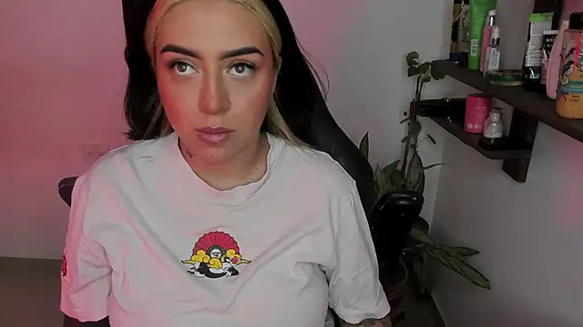 AnnikaMerliahh  online show from December 2025 01:25:02 PM