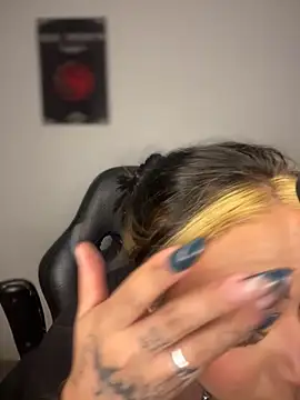 AnnikaMerliahh  online show from October 2025 04:09:01 AM