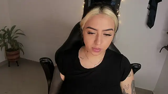 AnnikaMerliahh  online show from January 2026 12:31:02 PM