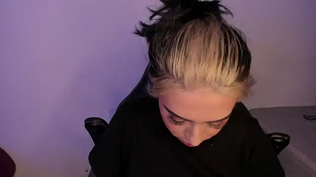 AnnikaMerliahh  online show from November 2025 09:51:02 PM