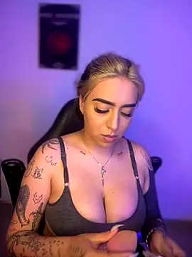 AnnikaMerliahh  online show from November 2025 03:21:02 AM