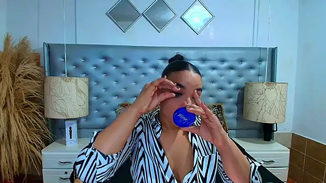 EileenBenzon online show from November 2025 05:13:02 PM