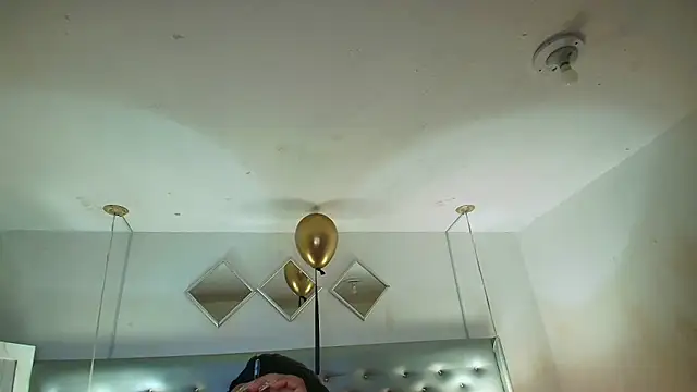 EileenBenzon online show from April 2026 02:08:01 PM