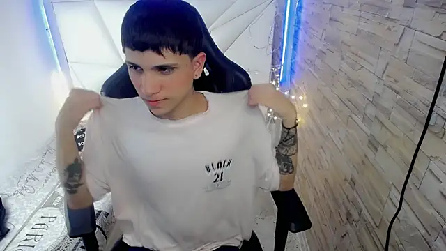 Snapshot of Brayan_lopezz chatting on December 2024 05:49:01 PM Brayan lopezz online show from December 2024 05:49:01 PM