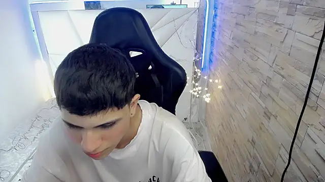 Snapshot of Brayan_lopezz chatting on December 2024 02:39:02 PM Brayan lopezz online show from December 2024 02:39:02 PM