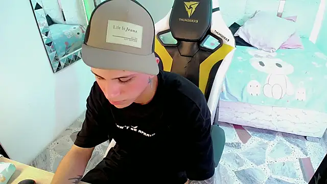 Snapshot of Brayan_lopezz chatting on January 2025 06:41:02 PM Brayan lopezz online show from January 2025 06:41:02 PM