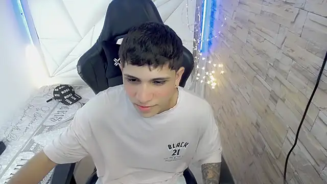 Snapshot of Brayan_lopezz chatting on December 2024 02:22:02 PM Brayan lopezz online show from December 2024 02:22:02 PM