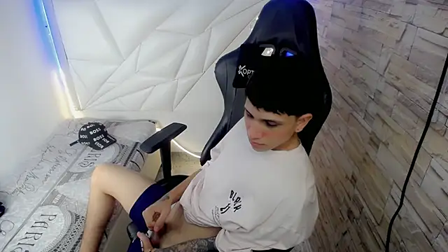 Snapshot of Brayan_lopezz chatting on December 2024 02:20:01 PM Brayan lopezz online show from December 2024 02:20:01 PM