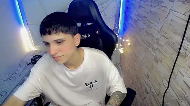 Snapshot of Brayan_lopezz chatting on December 2024 05:44:02 PM Brayan lopezz online show from December 2024 05:44:02 PM