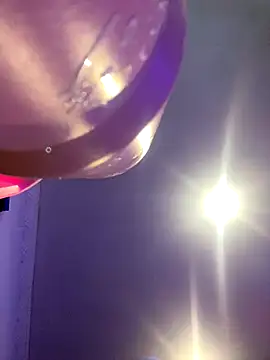 Snapshot of BlueIceCube chatting on October 2025 09:33:02 AM BlueIceCube online show from October 2025 09:33:02 AM