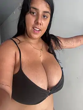 andreinabigtits online show from March 2025 07:05:02 PM