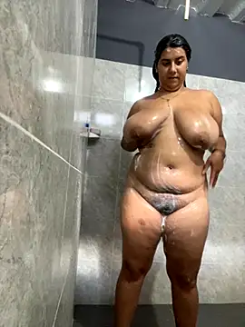 andreinabigtits online show from October 2025 02:52:02 PM