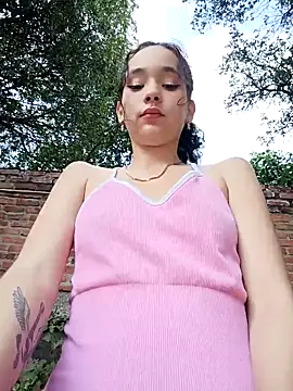 sweet outdoor charm online show from February 2026 07:58:01 PM