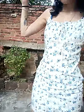 sweet outdoor charm online show from February 2026 07:36:01 PM