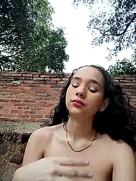 sweet outdoor charm online show from March 2026 07:37:01 PM