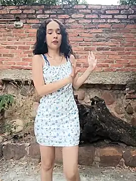 sweet outdoor charm online show from March 2026 07:57:02 PM