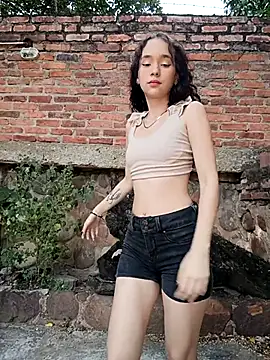 sweet outdoor charm online show from February 2026 07:47:01 PM