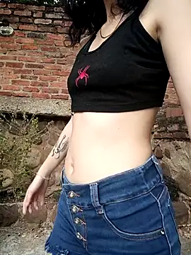 sweet outdoor charm online show from March 2026 07:51:01 PM