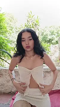 Snapshot of sweet_outdoor_charm chatting on December 2025 02:55:01 PM sweet outdoor charm online show from December 2025 02:55:01 PM