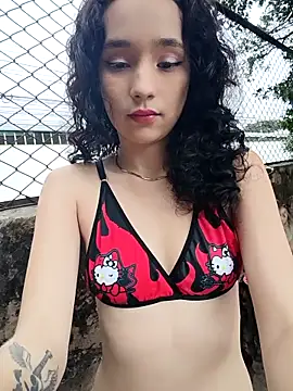 sweet outdoor charm online show from February 2026 07:33:01 PM