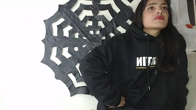 skinny sweet2411 online show from November 2025 05:12:02 AM