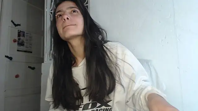 skinny sweet2411 online show from November 2025 01:43:02 AM