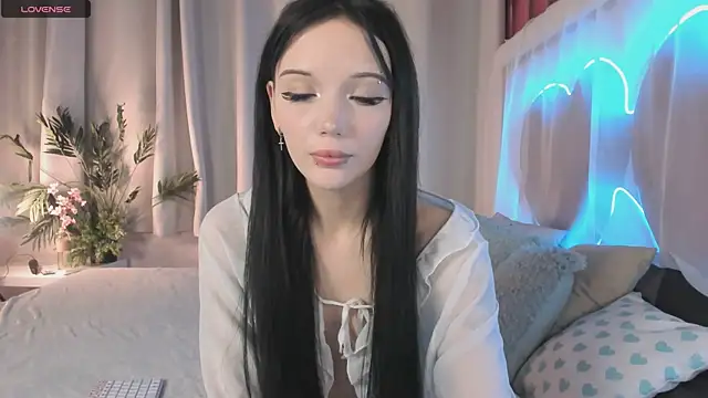 Snapshot of AliceBrunne chatting on February 2025 04:48:02 AM AliceBrunne online show from February 2025 04:48:02 AM