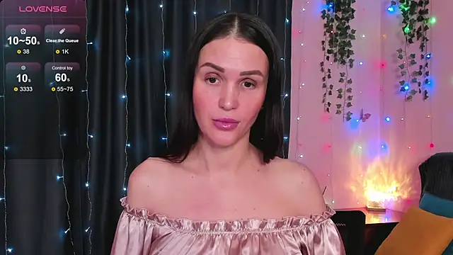 Snapshot of cross_the_line chatting on November 2025 12:05:01 PM cross the line online show from November 2025 12:05:01 PM