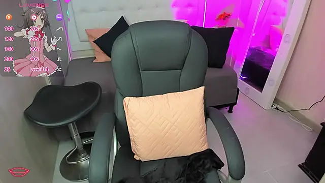 Snapshot of EMALINDA__HILSS chatting on February 2025 01:19:01 PM EMALINDA HILSS online show from February 2025 01:19:01 PM