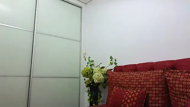  Maddalena  online show from November 2025 09:48:01 PM