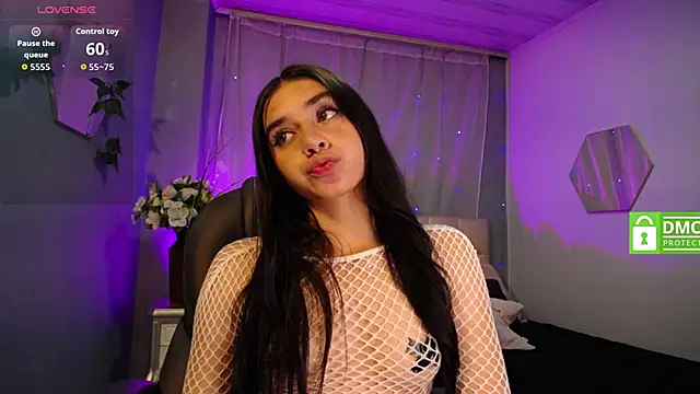 Snapshot of Kylie_golden chatting on September 2025 12:44:01 PM Kylie golden online show from September 2025 12:44:01 PM