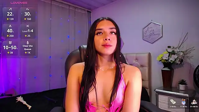 Snapshot of Kylie_golden chatting on October 2025 12:30:02 PM Kylie golden online show from October 2025 12:30:02 PM