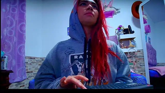 Snapshot of Melannytaylor chatting on December 2025 08:39:01 PM Melannytaylor online show from December 2025 08:39:01 PM