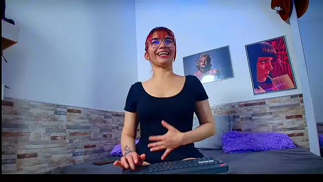 Snapshot of Melannytaylor chatting on December 2025 11:52:02 PM Melannytaylor online show from December 2025 11:52:02 PM