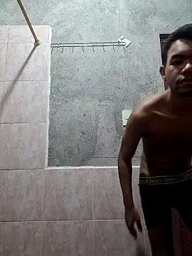 Reynold2608 online show from December 2025 10:47:01 PM