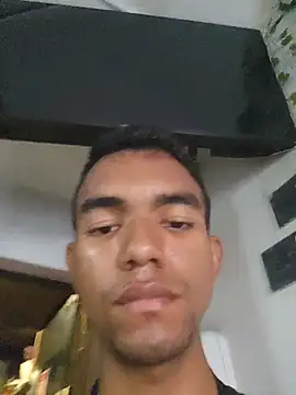 Reynold2608 online show from May 2026 09:56:01 PM