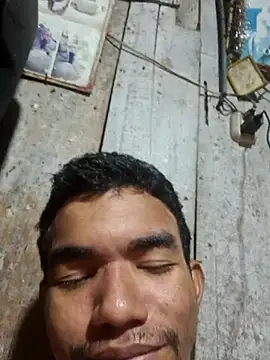 Reynold2608 online show from December 2025 04:16:02 AM