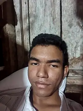 Reynold2608 online show from December 2025 02:33:01 AM