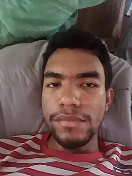 Reynold2608 online show from December 2025 05:37:02 PM