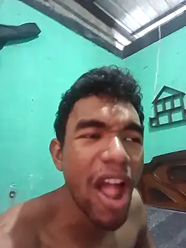 Reynold2608 online show from April 2026 04:32:01 PM