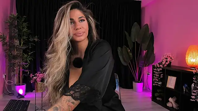 Snapshot of the_arabian_princess chatting on November 2025 04:49:01 AM the arabian princess online show from November 2025 04:49:01 AM