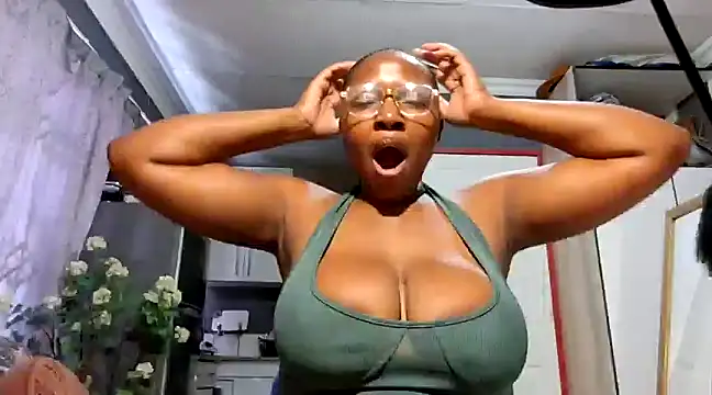 Snapshot of EbonyRose9 chatting on March 2025 10:15:02 AM EbonyRose9 online show from March 2025 10:15:02 AM