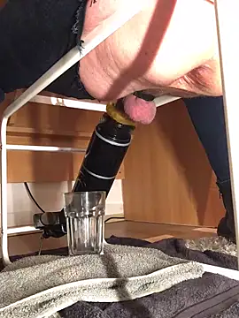 Snapshot of Inseminator69 chatting on November 2025 06:35:01 AM Inseminator69 online show from November 2025 06:35:01 AM