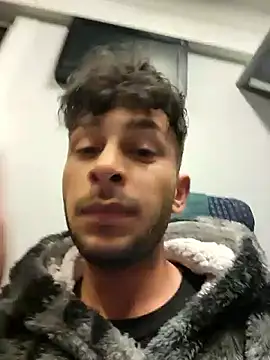 Snapshot of Iulianmarius12 chatting on March 2025 09:53:02 PM Iulianmarius12 online show from March 2025 09:53:02 PM