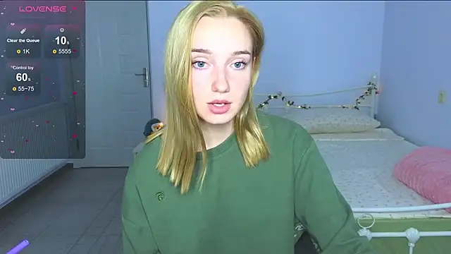 Wild Sophie  online show from October 2025 05:28:01 PM